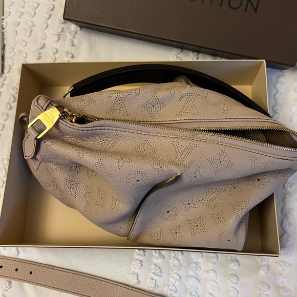 Louis Vuitton multi-way leather bag. - Picture 7 of 11